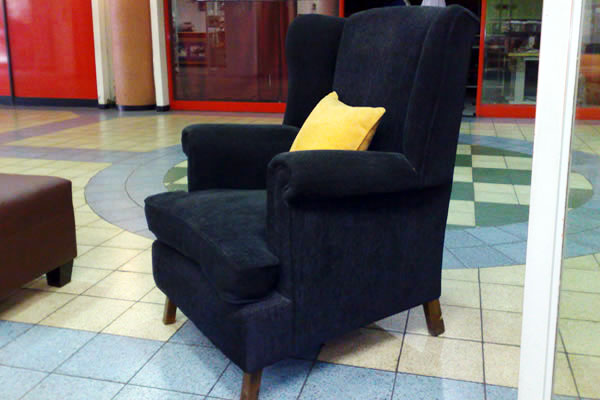 Roode Wingback